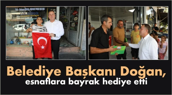 Belediye Başkanı Doğan, esnaflara bayrak hediye etti
