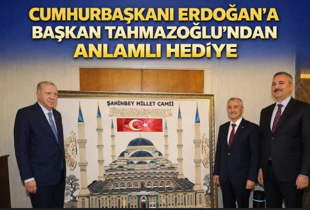 CUMHURBAŞKANI ERDOĞAN&rsquo;A BAŞKAN TAHMAZOĞLU&rsquo;NDAN ANLAMLI HEDİYE