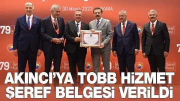 AKINCI’YA TOBB HİZMET ŞEREF BELGESİ VERİLDİ