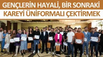 GENÇLERİN HAYALİ, BİR SONRAKİ KAREYİ ÜNİFORMALI ÇEKTİRMEK