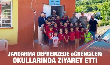 Jandarma depremzede öğrencileri okullarında ziyaret etti