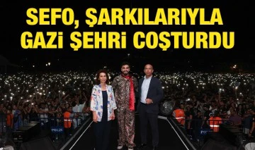 SEFO, ŞARKILARIYLA GAZİ ŞEHRİ COŞTURDU
