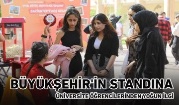 BÜYÜKŞEHİR'İN STANDINA ÜNİVERSİTE ÖĞRENCİLERİNDEN YOĞUN İLGİ 