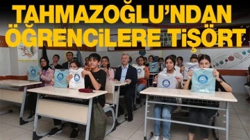 TAHMAZOĞLU’NDAN ÖĞRENCİLERE TİŞÖRT