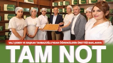 VALİ ÇEBER VE BAŞKAN TAHMAZOĞLU’NDAN ÖĞRENCİLERİN ÜRETTİĞİ BAKLAVAYA TAM NOT