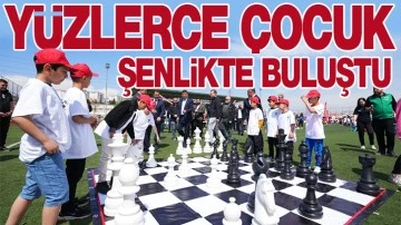 YÜZLERCE ÇOCUK ŞENLİKTE BULUŞTU