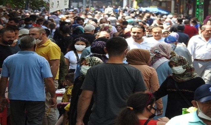 Vaka sayısının arttığı Gaziantep'te caddeler doldu taştı