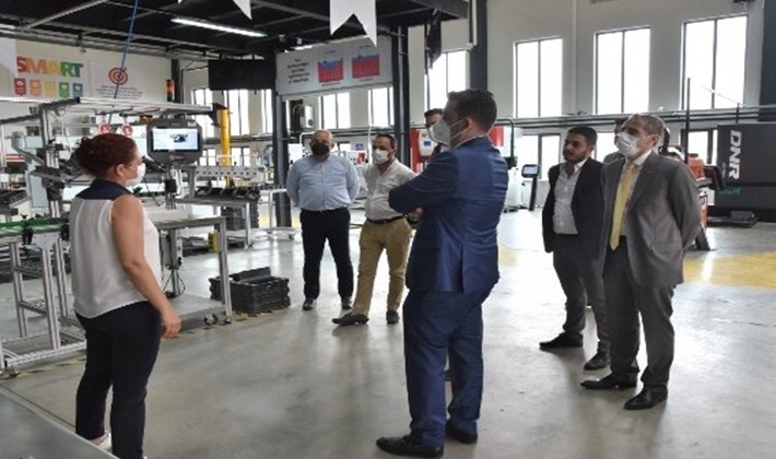 Firmalar, Model Fabrika ile fark oluşturacak