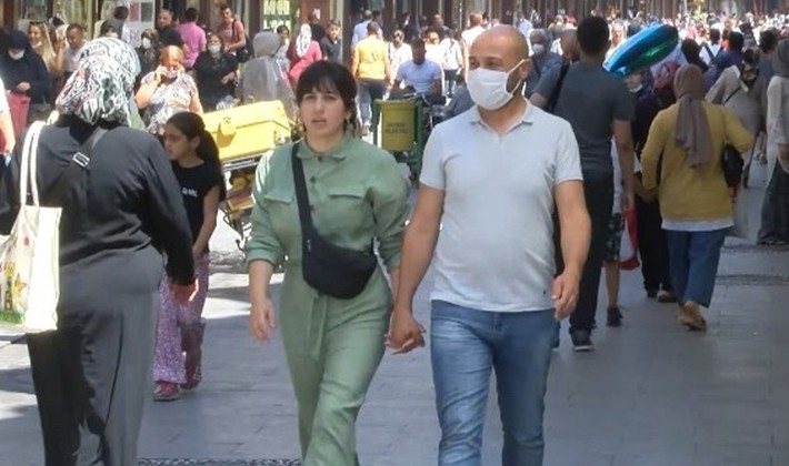 Gaziantep'teki çarşılarda yoğunluk azalmıyor