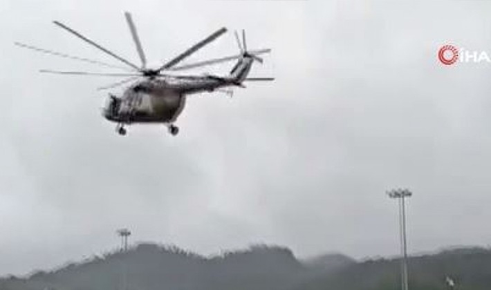 Meksika Donanmasına ait helikopter iniş yaptığı sırada düştü