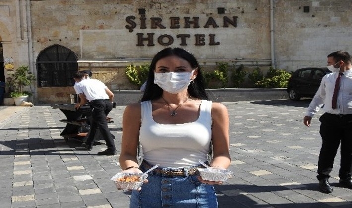Şirehan Otel'den Aşure ikramı