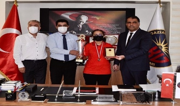 GKV'li satranç şampiyonları ödüllendirildi