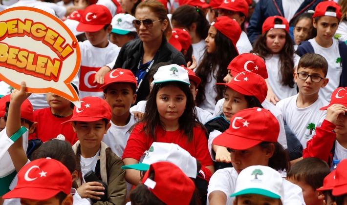 BİNLERCE ÖĞRENCİ, ‘SAĞLIKLI YAŞAM’ İÇİN YÜRÜDÜ