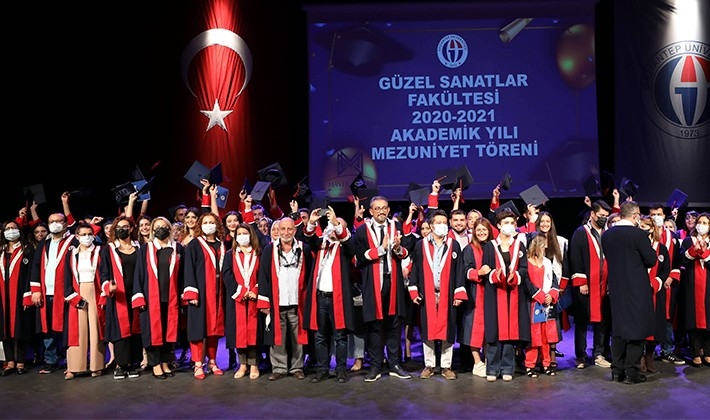 GAÜN Güzel Sanatlar Fakültesi'nde mezuniyet sevinci