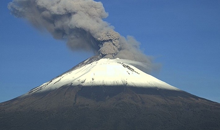 Meksika'daki Popocatepetl Yanardağı'nda 3 patlama yaşandı