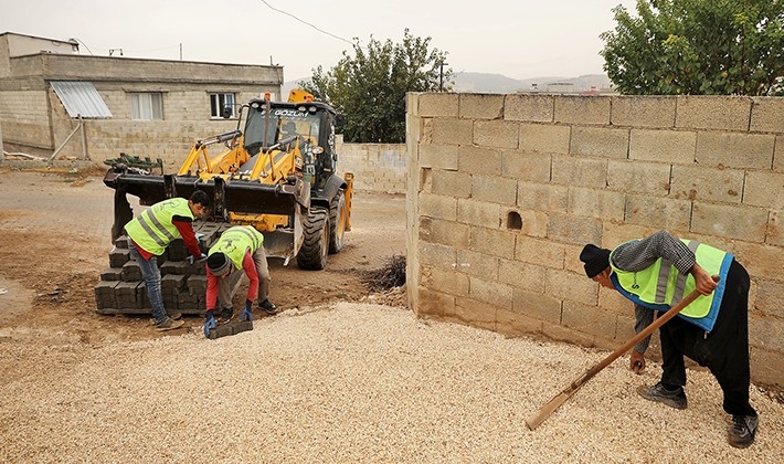 Bilek Mahallesi'nin yolları onarılıyor