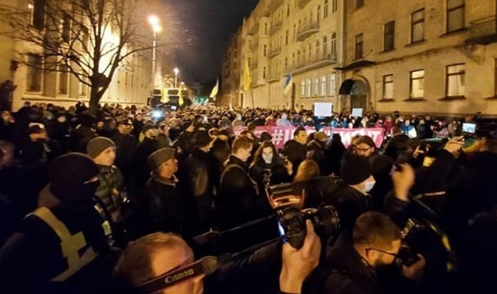Ukrayna'da, Poroşenko destekçileri Başkanlık binasını basmaya çalıştı