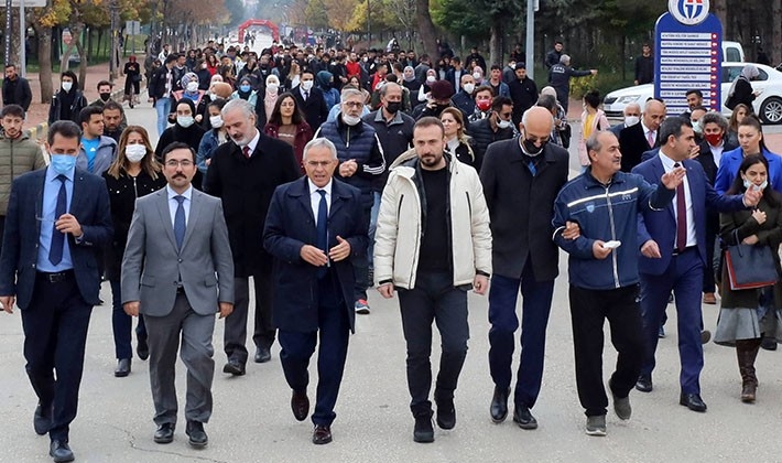 GAÜN'de öğretmenler gününe özel yürüyüş