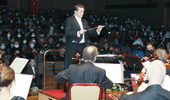 Senfoni orkestrasından 100. özel konseri