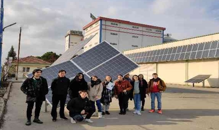 Avrupalı gençler Solartürk tesislerini gezdi