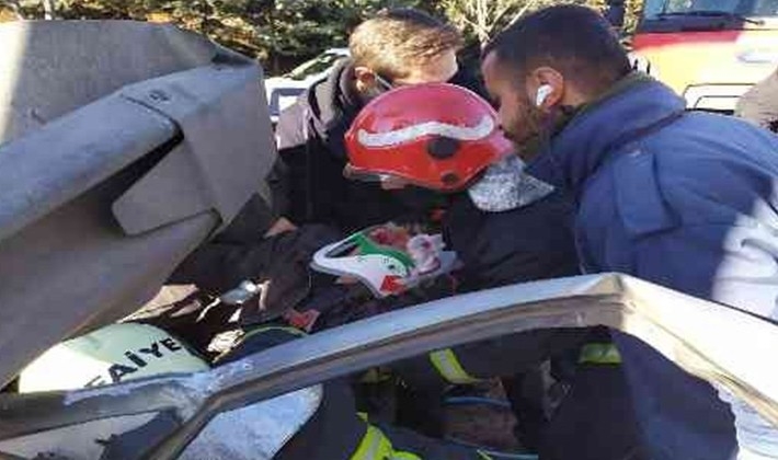 Kazada ağır yaralanan genç sürücü yaşam savaşını kaybetti