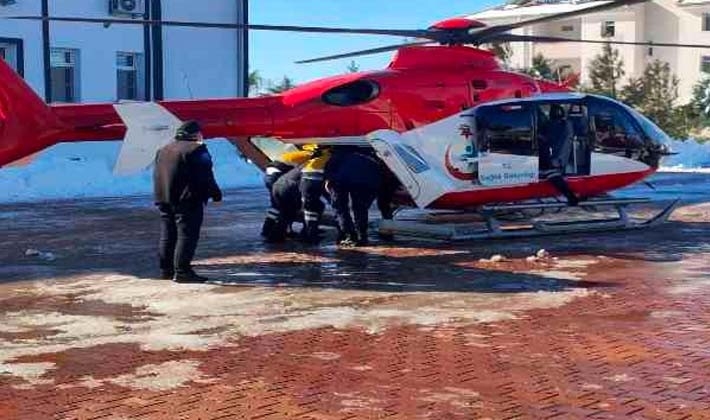 Ambulans helikopter doğum sancısı tutan kadın için havalandı