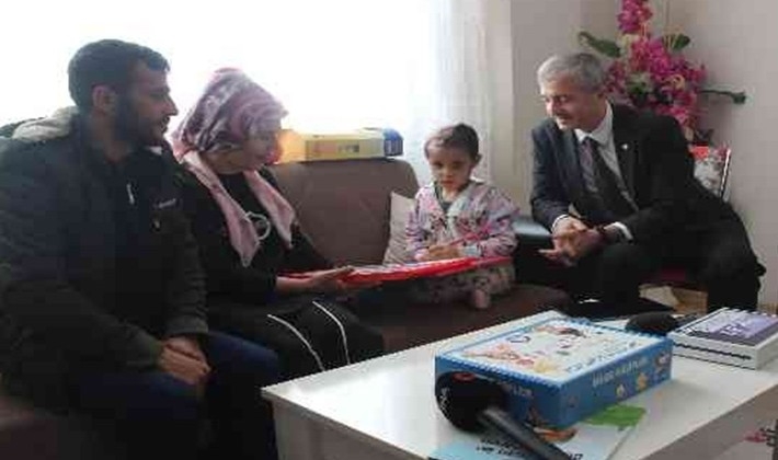 Minik Asiye'nin yeni evindeki ilk ziyaretçisi Tahmazoğlu oldu