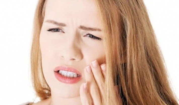 Çene kaslarındaki ağrı diş gıcırdatmasından kaynaklanıyor olabilir