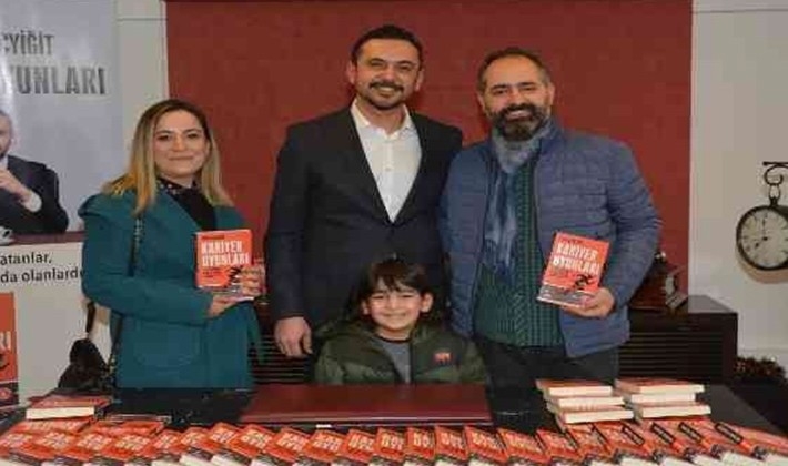 Yazar Koçyiğit'ten imza günü