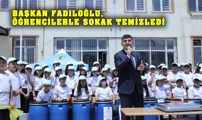 BAŞKAN FADILOĞLU, ÖĞRENCİLERLE SOKAK TEMİZLEDİ