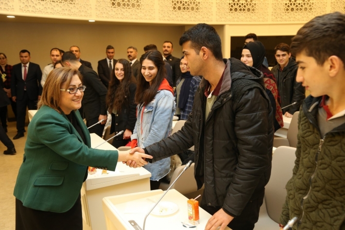 ŞAHİN, “HER ZAMAN BİRLİKTE” PROJESİ KAPSAMINDA ÖĞRENCİLERLE BULUŞTU