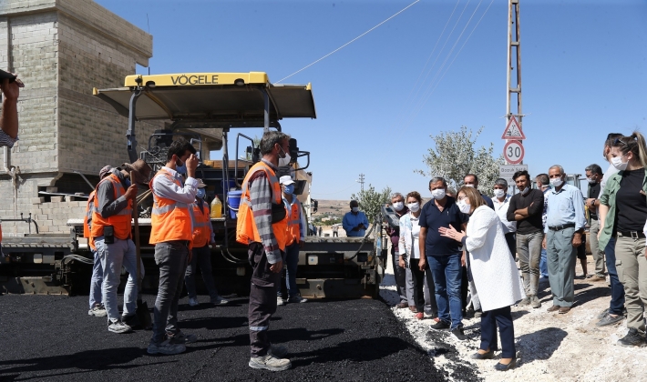 BÜYÜKŞEHİR, KIRSAL MAHALLELERDEKİ ASFALT ÇALIŞMALARINI SÜRDÜRÜYOR