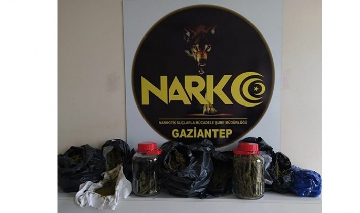 5 kilo 910 gram esrar ele geçirildi