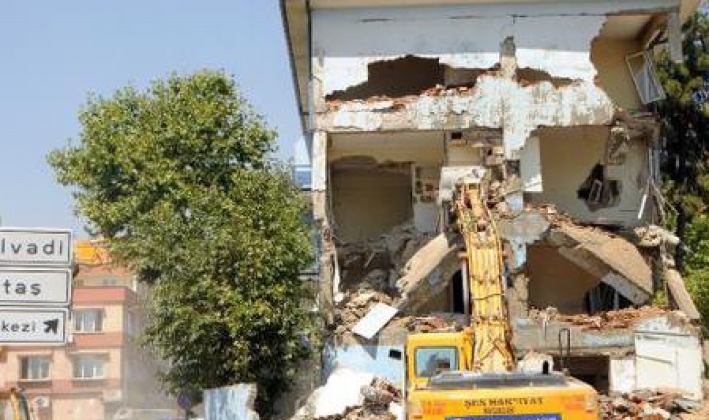 Düztepe Polis Karakolu yıkıldı