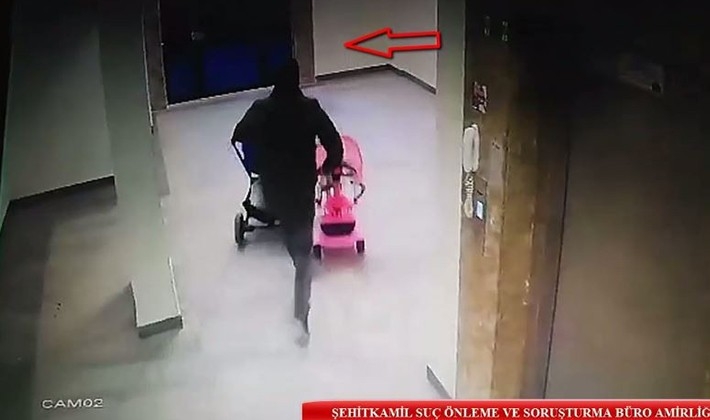 Bebek arabası hırsızı güvenlik kamerasına yakalandı