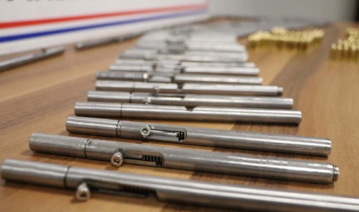 Suikastlarda kullanılan 50 kalem silah ele geçirildi