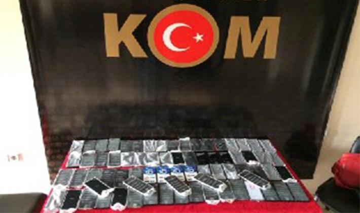 Gaziantep'te gümrük kaçağı 73 telefon ele geçirildi