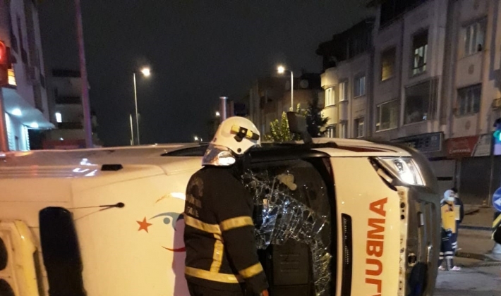 Gaziantep’te  Hasta almaya giden ambulans kaza yaptı: 4 yaralı