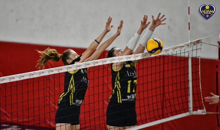 Adam Voleybol galibiyetle kapattı