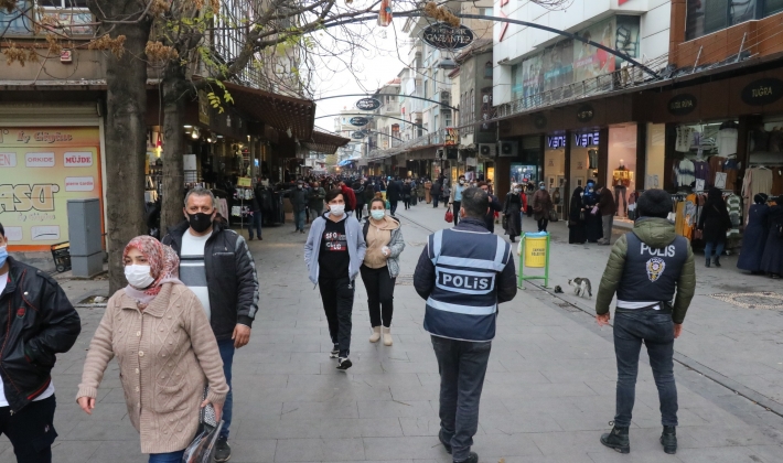 Tedbirleri ihlal eden 565 kişiye para cezası, 100 kişiye ikaz