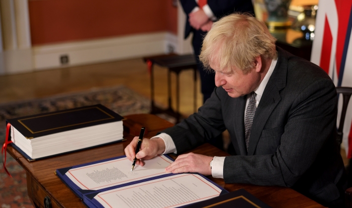 İngiltere Başbakanı Johnson, AB ile ticaret anlaşmasını imzaladı