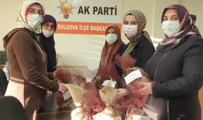 Amasyalı kadınlardan karantinadaki evlere şifa paketi