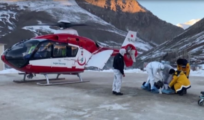 Kalp krizi geçiren kadının imdadına helikopter yetişti