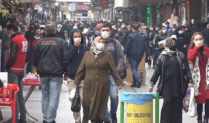 Gaziantep'te kısıtlamanın ardından caddeler doldu taştı