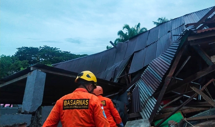 Endonezya'da 6.2 şiddetinde deprem: 10 ölü, 637 yaralı