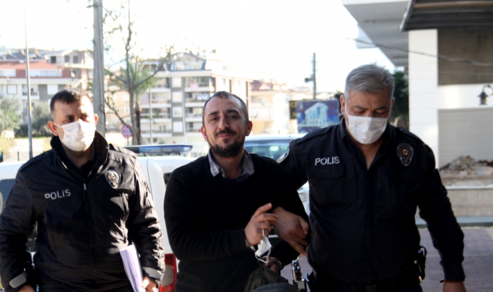 Husumetli olduğu kişinin dükkanını benzin döküp ateşe verdi