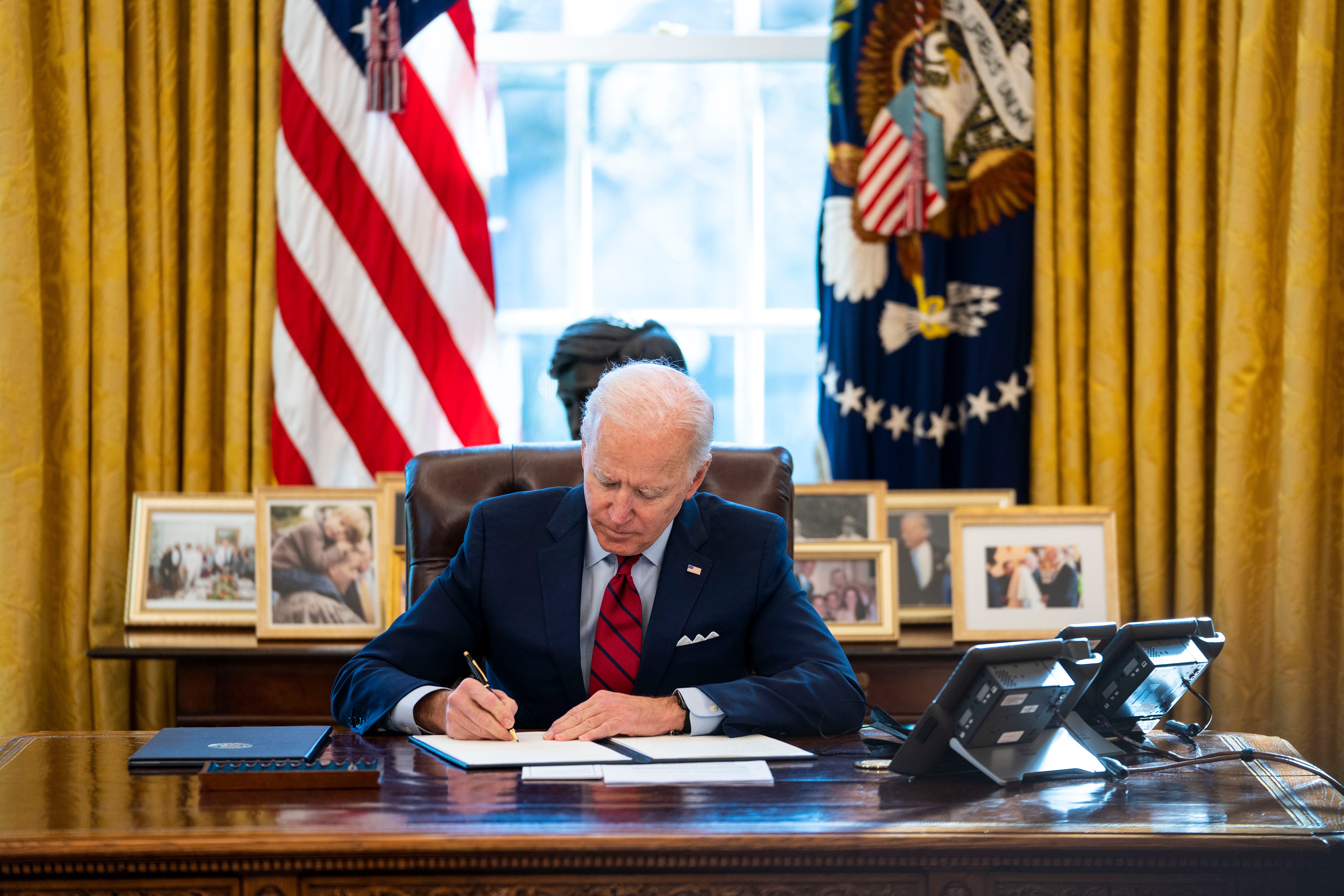 ABD Başkanı Biden "Ekonomik Bakım Yasası" kararnamesini imzaladı