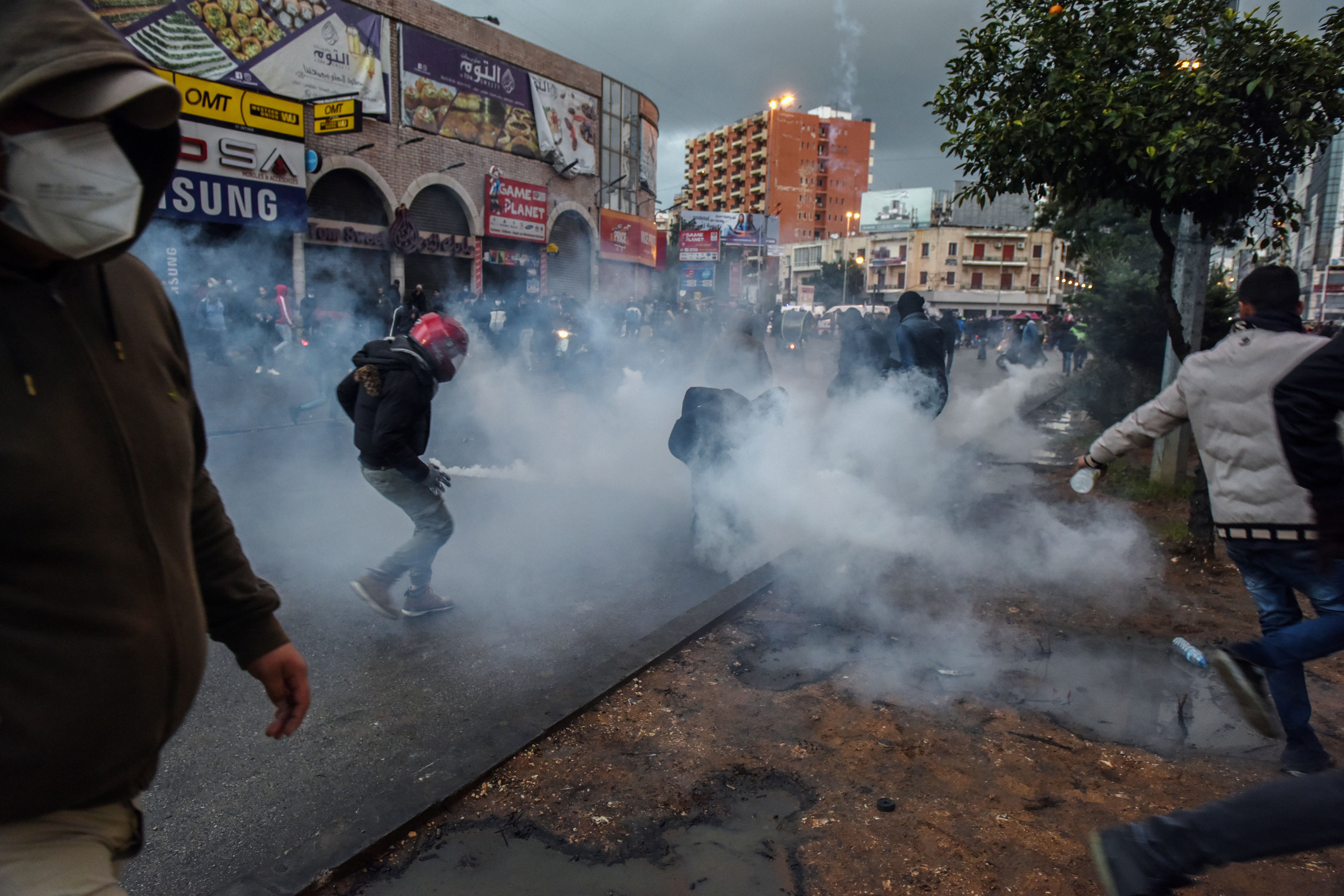 Lübnan'da sokağa çıkma yasağı protestoları 4'üncü gününde: 102 yaralı