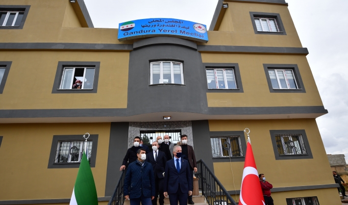 Gaziantep Valisi Gül, Cerablus’ta sokakları dolaştı, vatandaşla görüştü