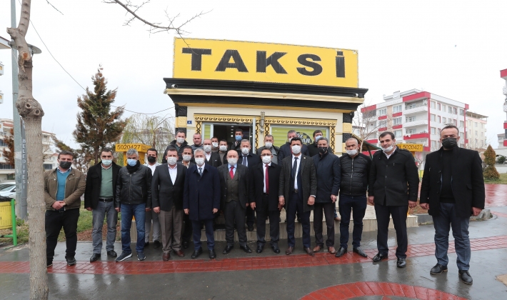 Başkan Tahmazoğlu taksi duraklarını ziyaret etti